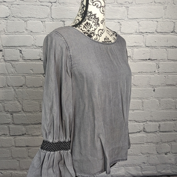 Gap Women's Long Flare Sleeve Chambray Size Medium popover Top Keyhole Back b12 - Picture 5 of 10